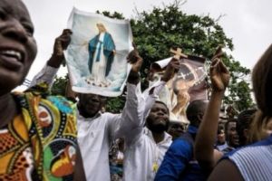 Forţele de securitate au oprit cu forţa un protest organizat de biserică. Cinci persoane au fost ucise