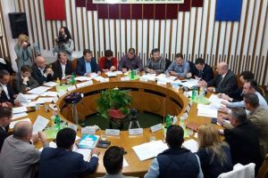 USR Satu Mare atacă hotărârea privind creşterea impozitelor