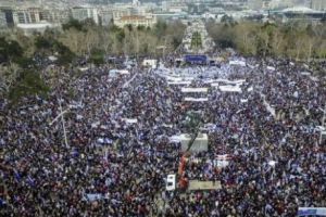 Zeci de MII de oameni în stradă. De ce PROTESTEAZĂ grecii la Salonic 