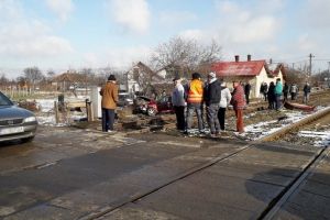 Maşină lovită de tren la Oşorhei: O femeie a decedat, un bărbat e grav rănit