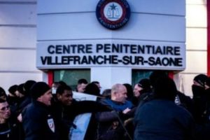 GREVĂ generală în ÎNCHISORI, anunţată de gardieni după ce au fost atacaţi de DEȚINUȚI 