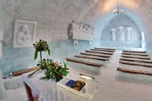 Prima căsătorie din acest sezon la Biserica de gheaţă de la Bâlea Lac