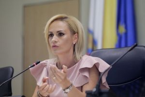 Primarul general al Capitalei, Gabriela Firea: „Cetăţenii pot sesiza eventualele defecţiuni sau probleme provocate de condiţiile meteo, la un tel-verde”