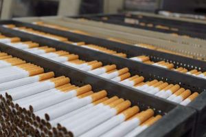 Aproape 16 000 de ţigarete netimbrate, confiscate de poliţiştii din Bacău