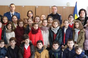 “ Şcoala altfel ” la sediul Detaşamentului de Jandarmi Oneşti