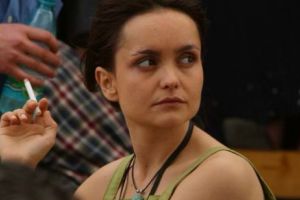 Apel DISPERAT al unei celebre actriţe: „Nu mă obligaţi să aleg între mâncarea copilului şi asigurarea lui medicală”