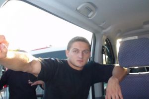 Vesti bune despre politistul atacat cu sabia in timpul unor perchezitii. A ajuns la clinica de recuperare neuro-motorie din Reghin