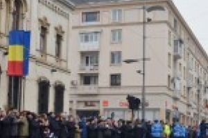 Prefectura Dolj organizează miercuri, 24 ianuarie 2018, o ceremonie militară dedicată celebrării Zilei Unirii Principatelor Române în Piaţa Alexandru Ioan Cuza din municipiul Craiova