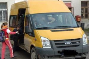 Caz ȘOCANT! O FETIȚĂ de 12 ani, BĂTUTĂ într-un MICROBUZ. ATENȚIE, IMAGINI VIOLENTE - VIDEO +18
