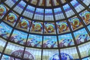 Vitraliu de Cartea Recordurilor la Biblioteca din Râmnicu Vâlcea