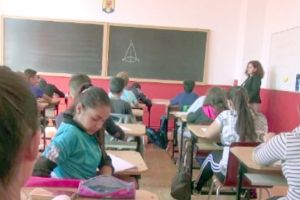 “Preferă să ascundă problemele sub preş pentru că dă mai bine la rapoarte”: Jumătate dintre elevi nu înţeleg ce citesc!