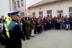 VIDEO. Reprezentanţii elevilor amintesc ultimele incidente în şcoli şi cer siguranţă: Un profesor s-ar fi masturbat în faţa clasei; o elevă, agresată sexual; un elev, lovit de învăţătoare