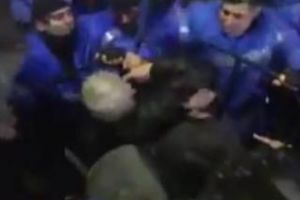 Primele declaraţii ale jandarmului care a lovit cu pumnii protestatarii de la Bucureşti: Dacă vedeţi toate ordinele după care ne executăm 
