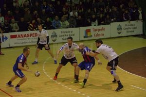 Universitatea încheie meciurile test cu două partide pe terenul liderului Steaua Bucureşti