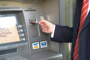 Lista comisioanelor bancare ce dispar începând de sâmbătă