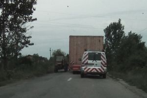 Pe dreapta! Transport agabaritic prins pentru a doua oară fără autorizaţii în trafic