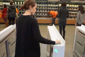 ADIO, cozi! S-a deschis cel mai mare supermarket fără case de marcat - VIDEO