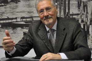 Carte despre Emil Constantinescu, lansată la UMF Târgu-Mureş