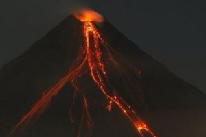 Vulcanului Mayon din Filipine a început să erupă (VIDEO)