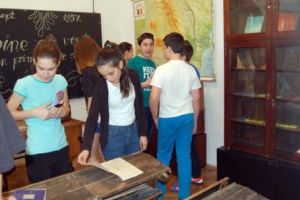 Nu a fost şters cu buretele elevul de serviciu pe clasă