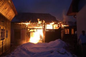 Un bătrân şi-a găsit sfârşitul într-un incendiu violent la Negostina