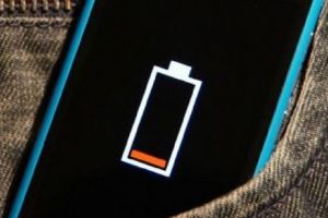 O baterie de telefon a EXPLODAT în mâinile unui TÂNĂR. Imagini ȘOCANTE - VIDEO