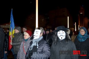 Protest la Consiliul Judeţean. “Nu mai putem circula, e dezastru!”