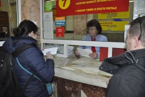 Uniforme noi pentru oficiantele Poştei Române