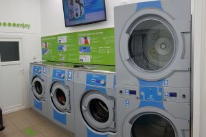 Afacere ca în America. S-a deschis prima spălătorie ”self-service” din Sibiu