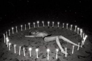 RĂZBOI CRUNT între un TEMPLU SATANIC şi GUVERN. O femeie se plânge că STATUL îi încalcă LIBERTATEA RELIGIOASĂ