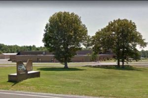 ŞCOALA devine „POLIGON de TRAGERE”. Trump TREBUIE să INTERZICĂ armele pentru CIVILI