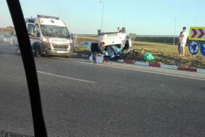 Accident pe Centura de Vest. O masina s-a rasturnat in giratoriu