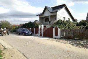 DÂMBOVIŢA: Un tânăr muncitor a căzut de pe o casă şi a murit! O rafală de vânt l-ar fi dezechilibrat