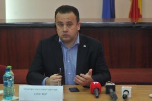 Reacţii, din Bacău, ale ministrului Educaţiei, Liviu Pop, legate de acuzatiile privind închiderea a 1.000 de şcoli în întreaga ţară