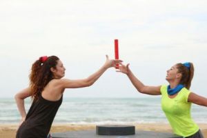 S-au încins spiritele! RĂZBOI pe faţă, în direct la tv. REPLICI DURE: „Proasta satului! Eşti proastă şi la joc şi în general!”