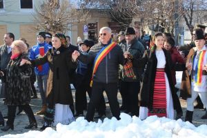 De Ziua Unirii, la Bistriţa s-a dansat ”hora noastră cea frăţească” (FOTO-VIDEO)