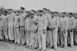 Victimele Holocaustului comemorate la Sibiu printr-o expoziţie specială