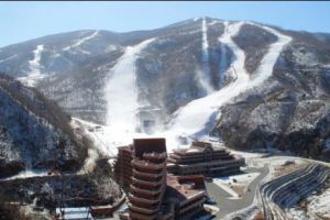 Kim Jong-un şi-a CONSTRUIT o STAŢIUNE de LUX. Este considerată cea mai frumoasă staţiune de SCHI DIN LUME