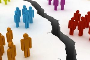 Dezbinaţi în anul Centenarului