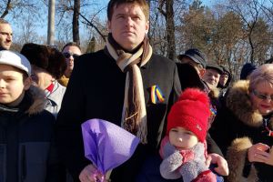 GALERIE FOTO Autorităţi, politicieni şi oameni simpli s-au prins azi în Hora Unirii