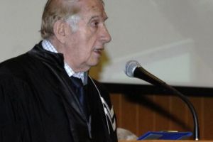 O NOAPTE în BECIUL SECURITĂȚII. Relatarea INEDITĂ a PREȘEDINTELUI unei MARI UNIVERSITĂȚI româneşti. „Domnea deplina LIBERTATE, gălăgie, CÂNTECE şi discuţii între DEȚINUȚI!”