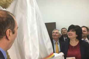 FOTO: Dezvelirea bustului lui Alexandru Papiu Ilarian la FȘEJA din cadrul Universităţii „Petru Maior”
