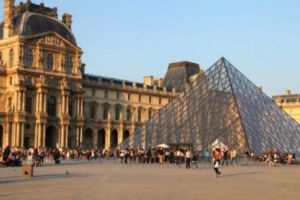 ALERTĂ în Franţa! Sena s-a REVĂRSAT. Muzeul Luvru, în PERICOL! METROUL este AFECTAT