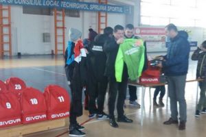 Pe langa investitii de 22 de milioane de euro: Micii fotbalisti au fost echipati de Primaria si Consiliul Local Techirghiol 
