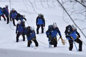 Zece jandarmi au arborat drapelul României pe Vârful Omu
