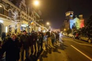 Cea mai mare Hora Unirii din istoria Clujului. Oamenii au dansat în jurul Catedralei - VIDEO