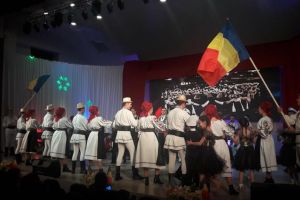 ”Uniţi sub tricolor”, spectacol omagial la Centrul Cultural Dacia (FOTO)