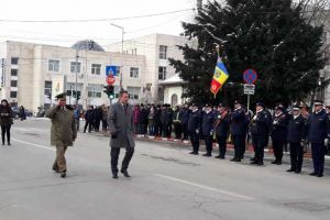 Alexăndrenii au ieşit din case pentru a se prinde în Hora Unirii