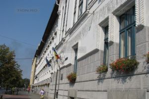 Robu a decis: scade salariile unor angajati de la Directia de Urbanism si reintroduce lista rusinii