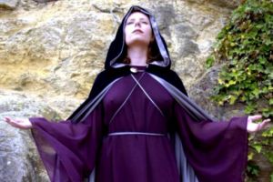 Româncă, păcălită de o vrăjitoare în Italia. I-a plătit 15.000 de euro ca să scape de „deochi”